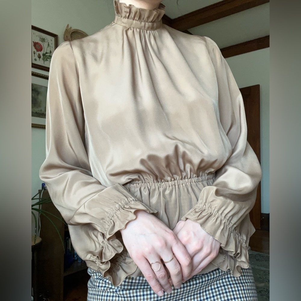 *SOLD* Stunning vintage silk blouse